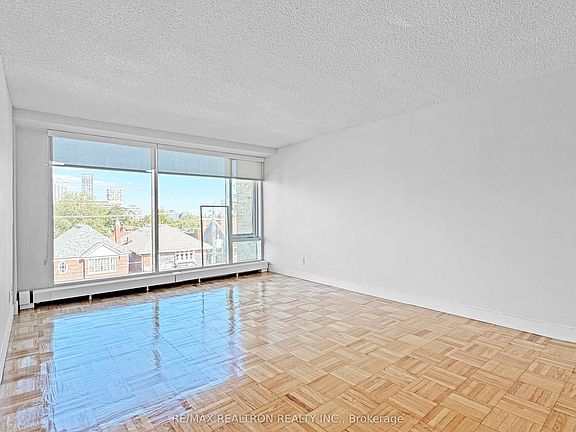 3rd image of 990 Avenue Rd #408