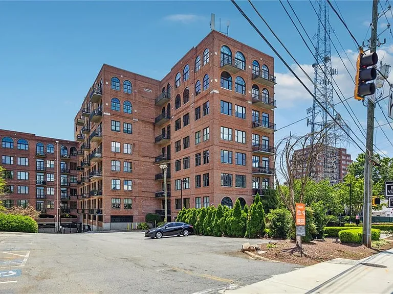 3235 Roswell Rd NE #821 — Photo 1
