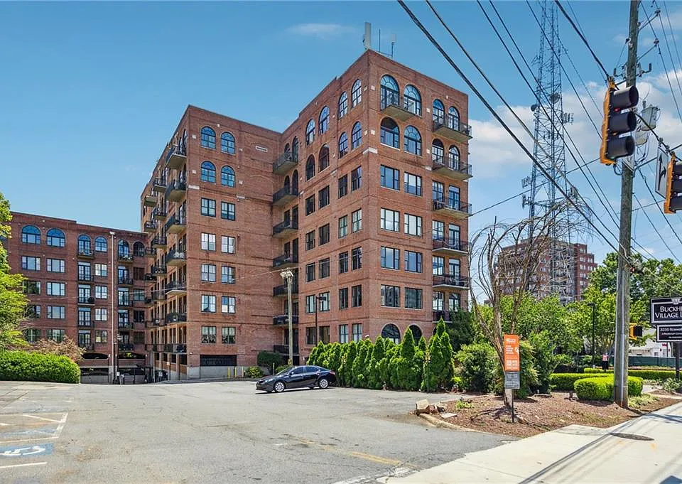 3235 Roswell Rd NE #821