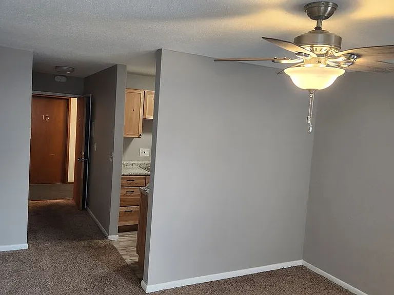 Pleasant Court Apartments — Photo 4