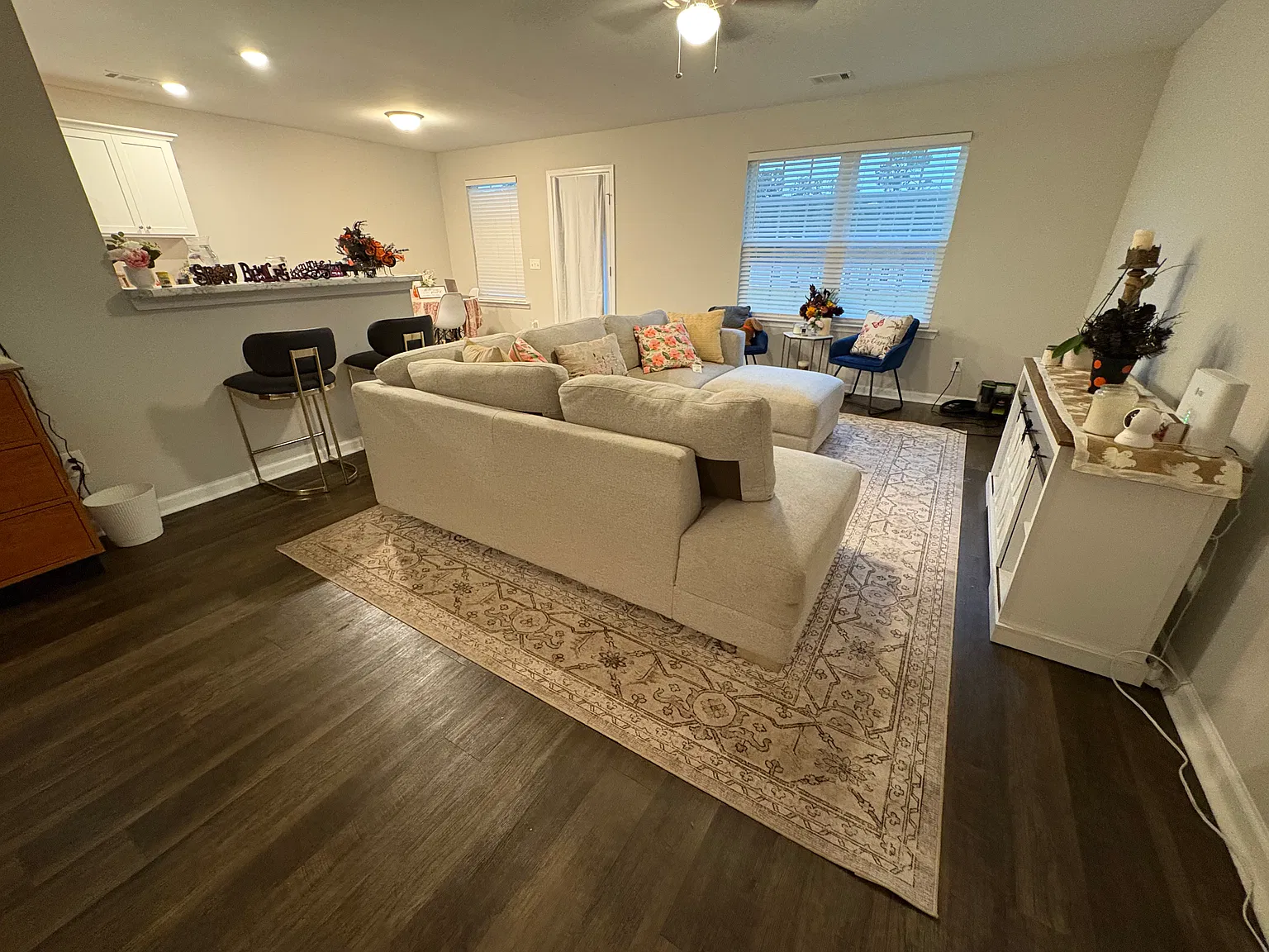 3 bed, 1900 sqft, $875 — Photo 3