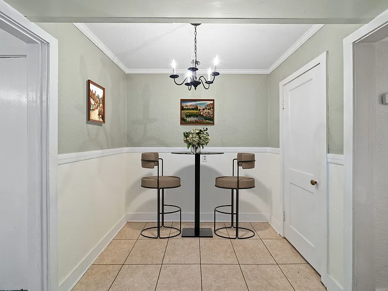 San Juan Apartments — Photo 7