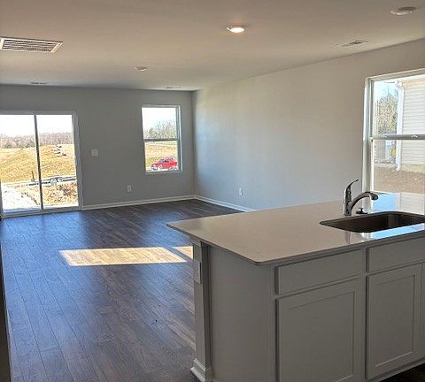 5th image of 1405 Prescott Ln