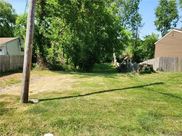 101 Corliss Rd #28, Syracuse, NY 13219
