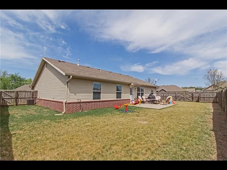 3101 Wentworth Ave — Photo 1