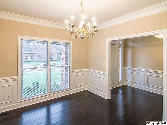 3rd image of 2611 Southhurst Dr SE