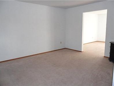 4th image of 707 Centerfield Dr