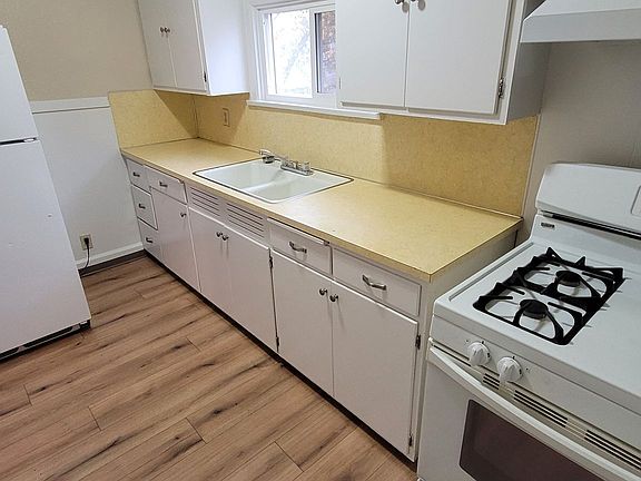 2nd image of 536 Haven St #C