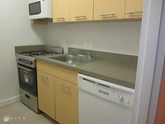 Rented by Kian Realty | media 6