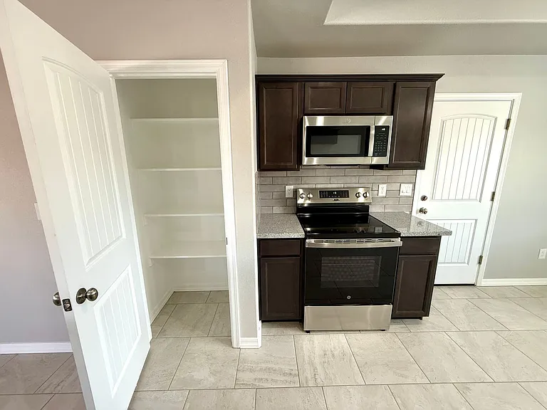 732 Vista Grande Dr — Photo 11