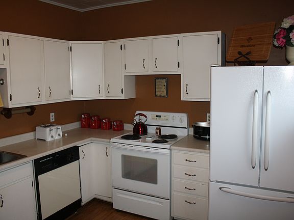 2nd image of 158 Clinton St