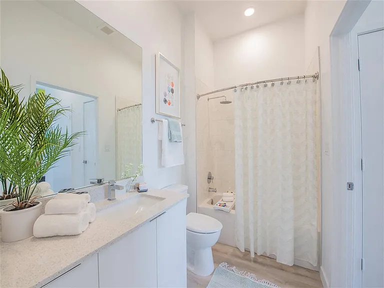 Altis Little Havana Apartments — Photo 7