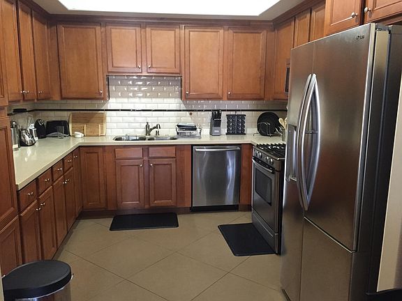 2nd image of 837 N Hudson Ave Unit 203