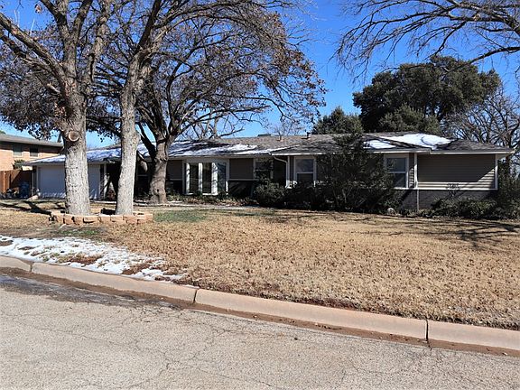 2nd image of 1500 Crescent Dr