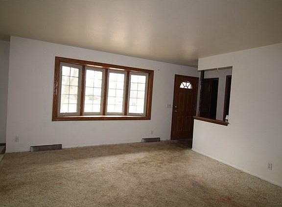 2nd image of 513 Tamarack Dr W #515