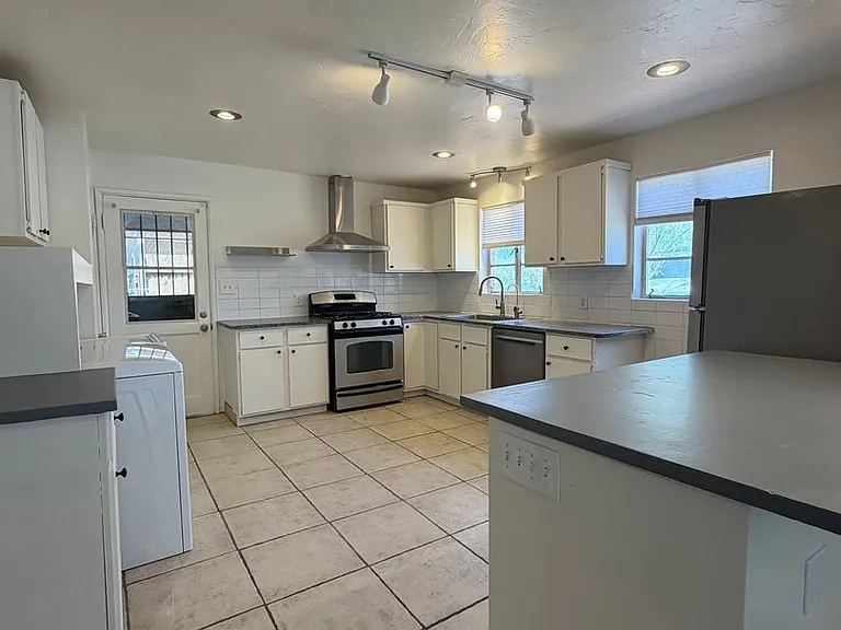 3411 E Pima St — Photo 6