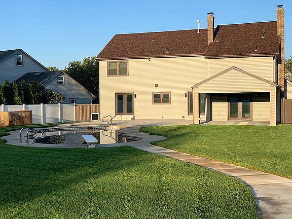 4th image of 34 White Pine Dr