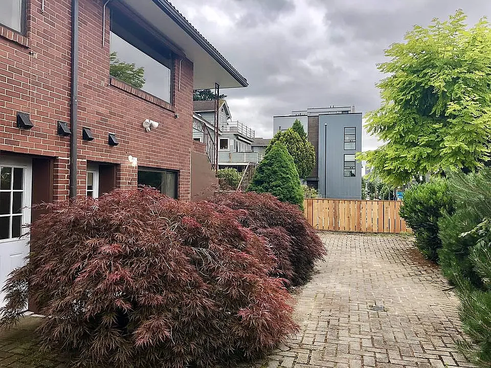 2505 Yale Ave E #4