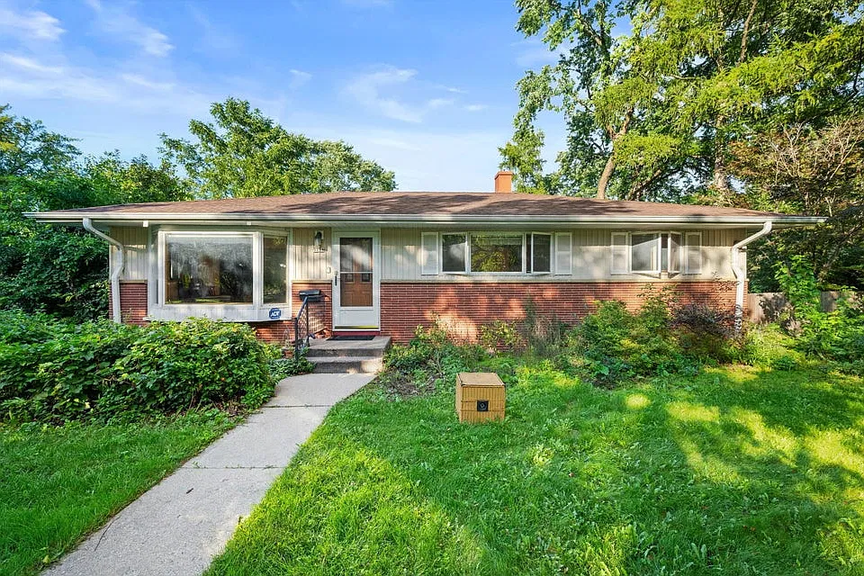 5788 N Milwaukee River Pkwy