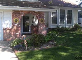 815 Donegal Dr, Papillion, NE 68046