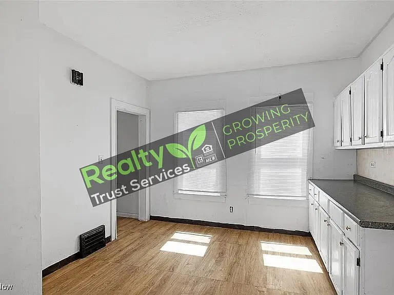 1260 E 113th St Cleveland OH 44108 - 1260 E 113th St Cleveland OH 44108 — Photo 4
