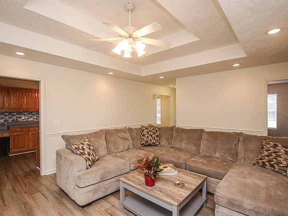 5th image of 109 Flippo Dr