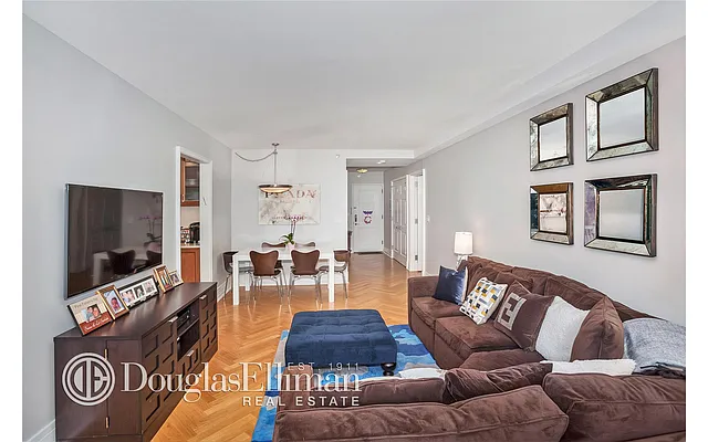 Rented by Douglas Elliman | media 15