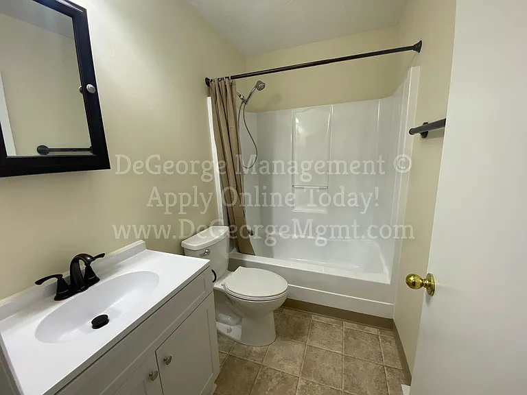 Parkway Apartments — Photo 13