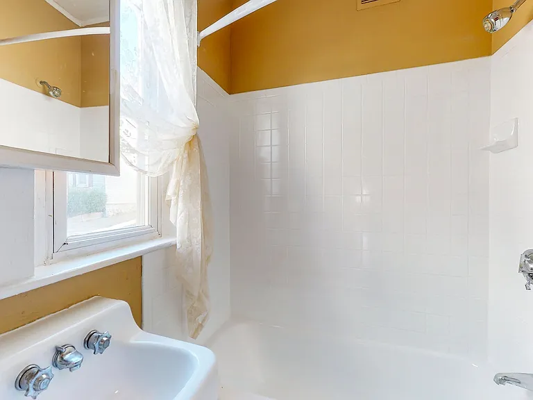 40 Park St #1 — Photo 3