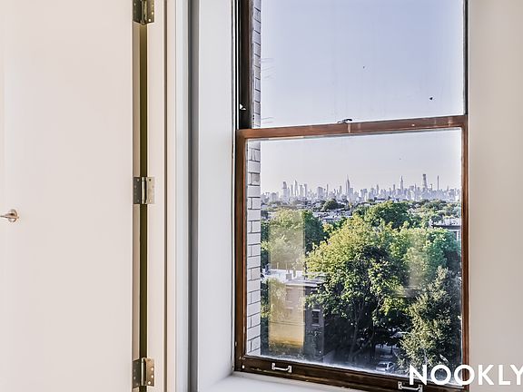 3rd image of 619 Throop Ave #Penthouse 9