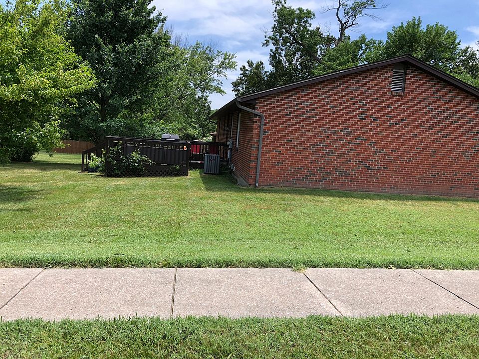 2nd image of 2208 Garnet Dr