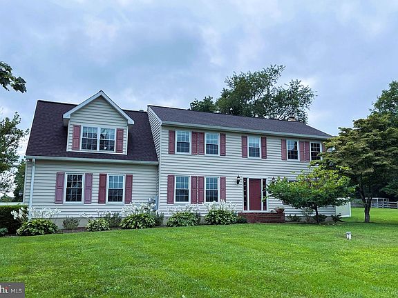 2nd image of 670 Teton Dr