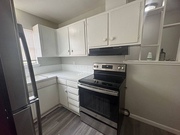 5th image of 204 W Garden Dr
