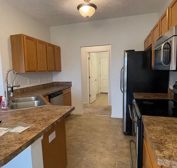 3232 Huxley Dr — Photo 10