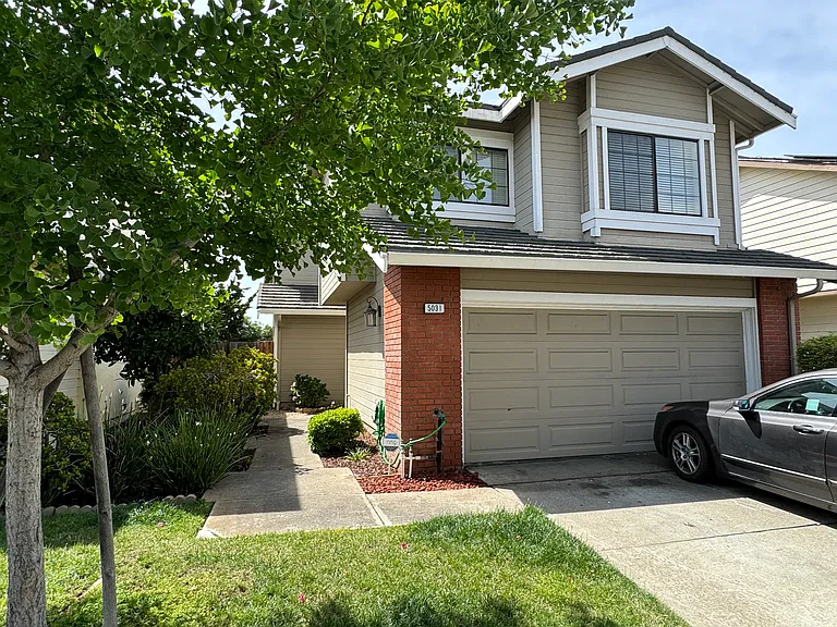 5031 Castlewood Cmn — Photo 2