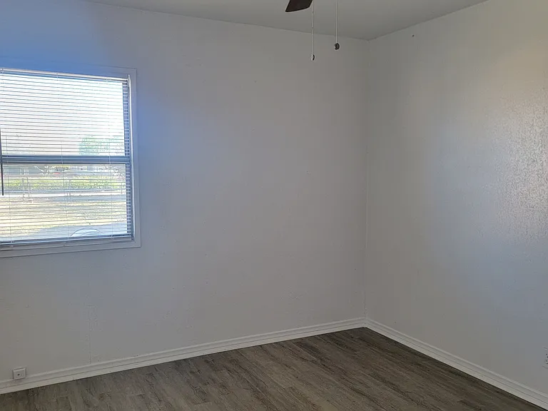 2042 Panamint St — Photo 2