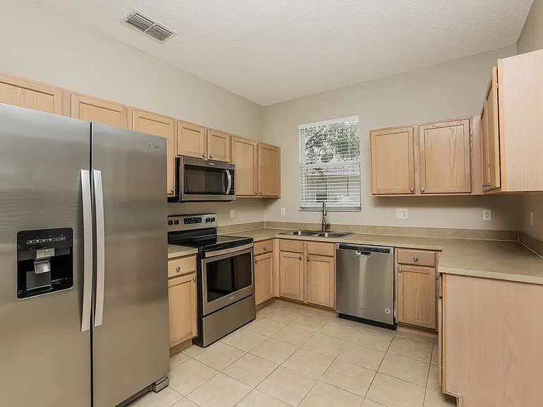 233 Bluff Pass Dr — Photo 8