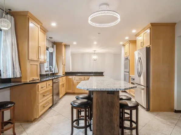 2332 Tioga Ct, New Brighton, MN 55112