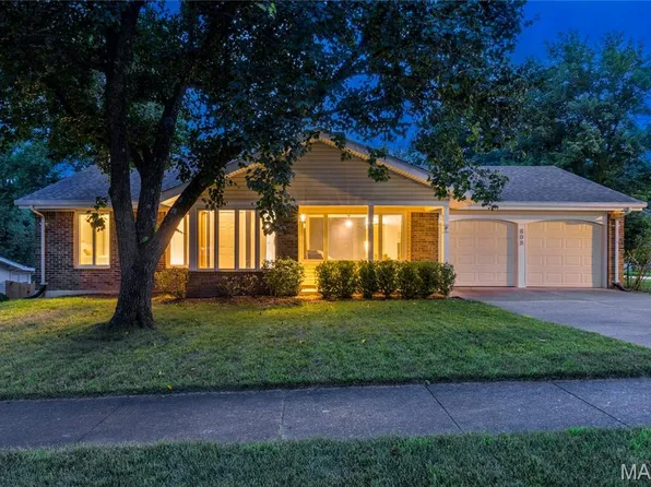 803 King George Ct, Ballwin, MO 63021