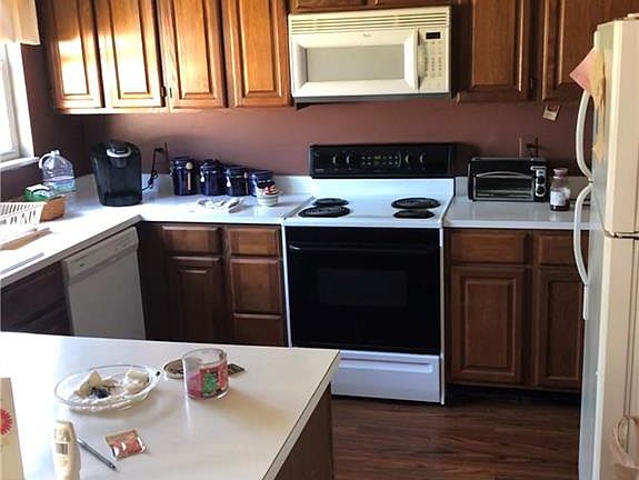 2nd image of 491 Meadowview Ct