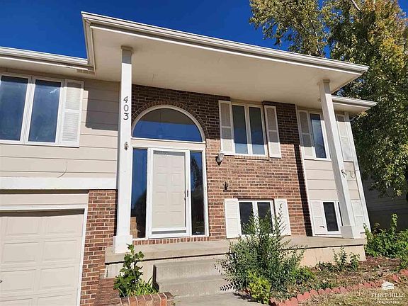 3rd image of 403 Arapahoe Ct