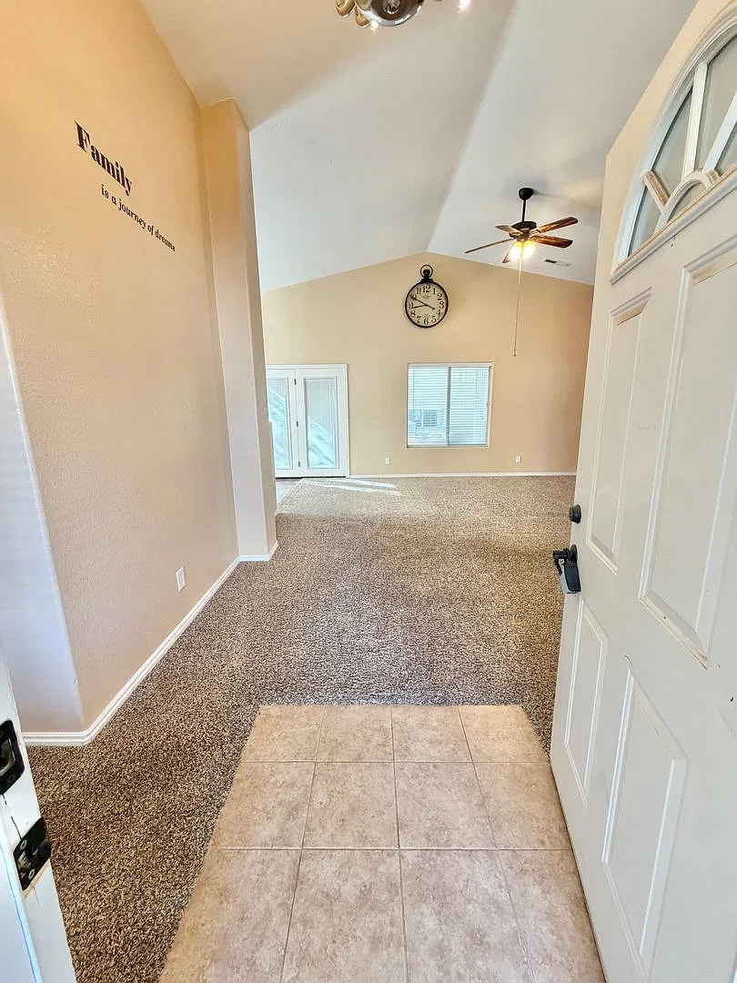 2 Bedroom home near Shadow Mountain Park! — Photo 3