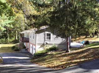 81 Mill Pond Rd, Washington, NJ 07882