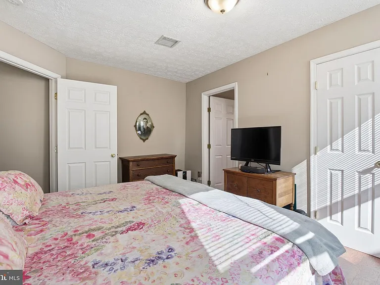 116 W Clement St — Photo 19