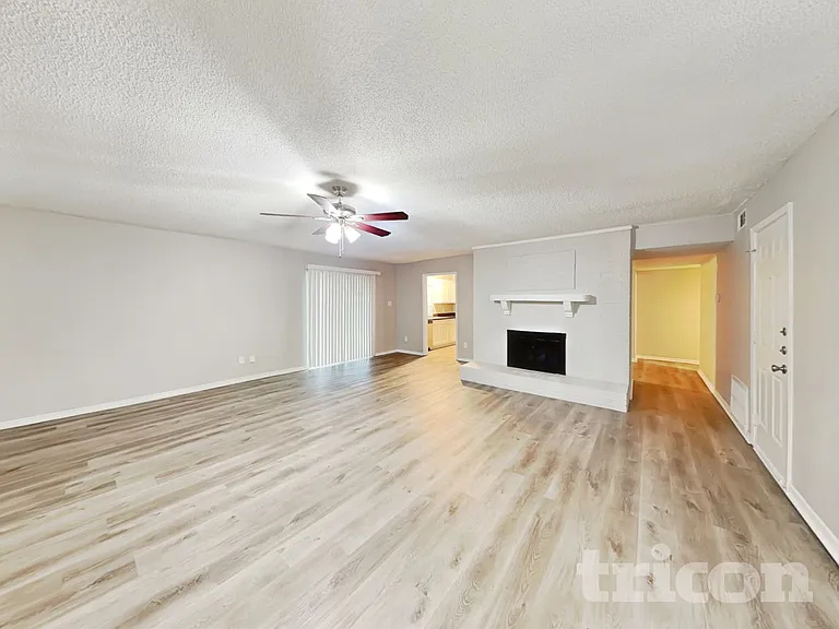 1210 Green Hill Dr — Photo 2