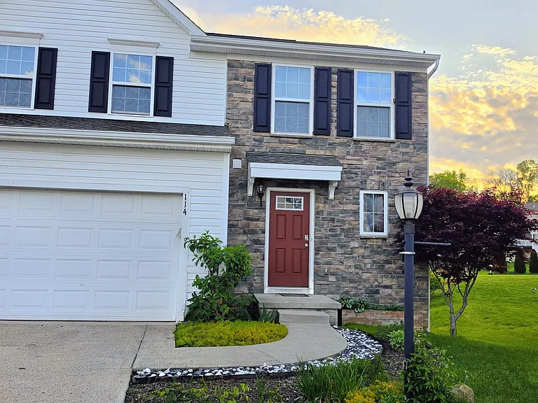 114 Glenridge Cir — Photo 4