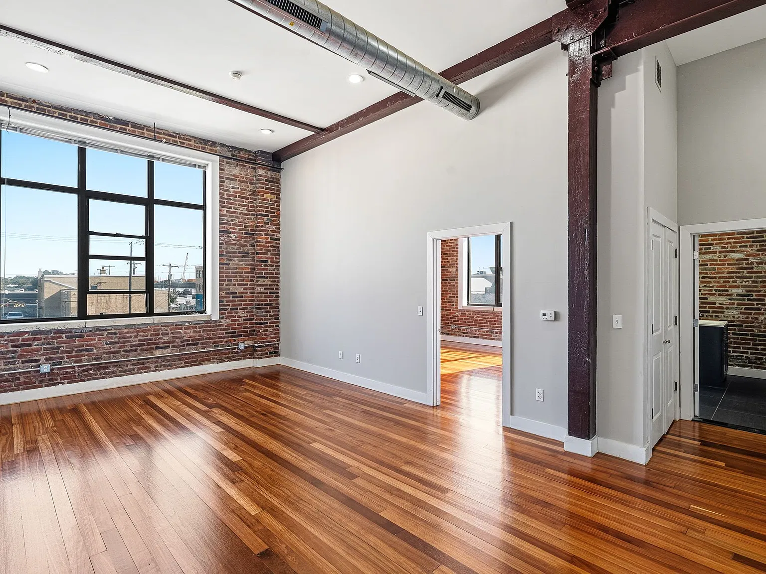 3421 Richmond St — Photo 4