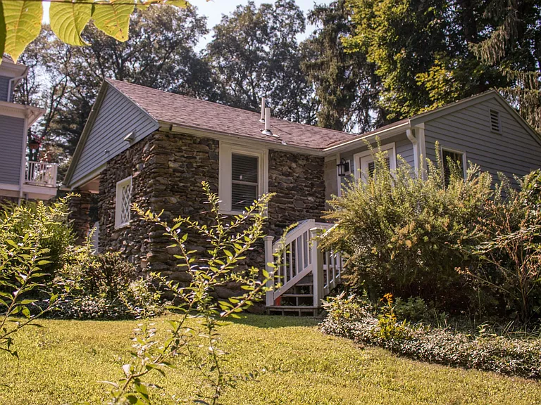 70 Newton St — Photo 10