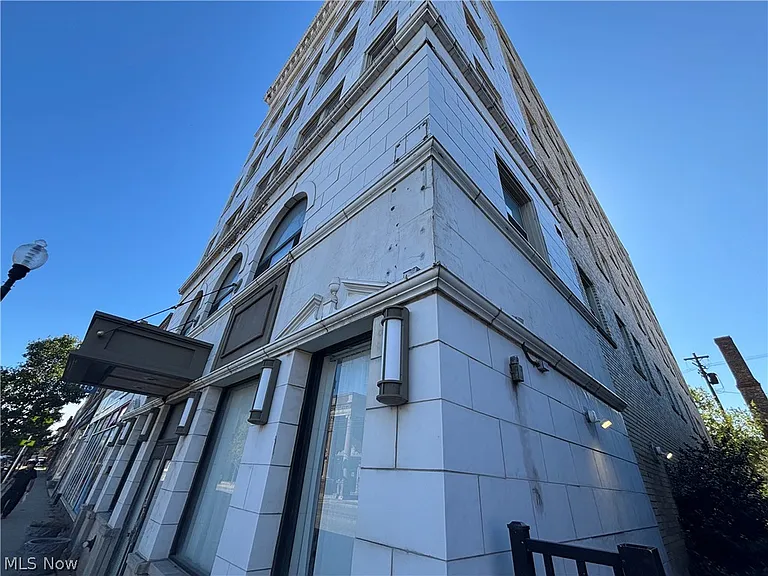 5644 Broadway Ave #602 — Photo 2