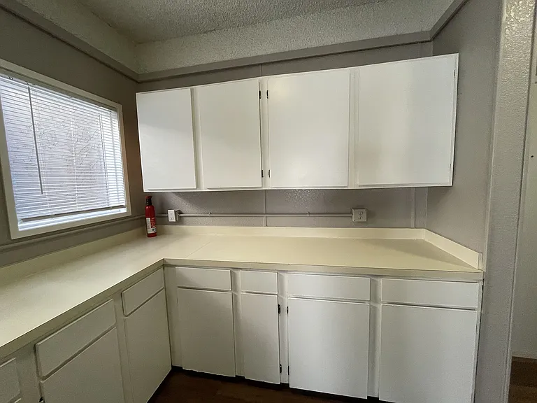Bay View Apartments — Photo 14
